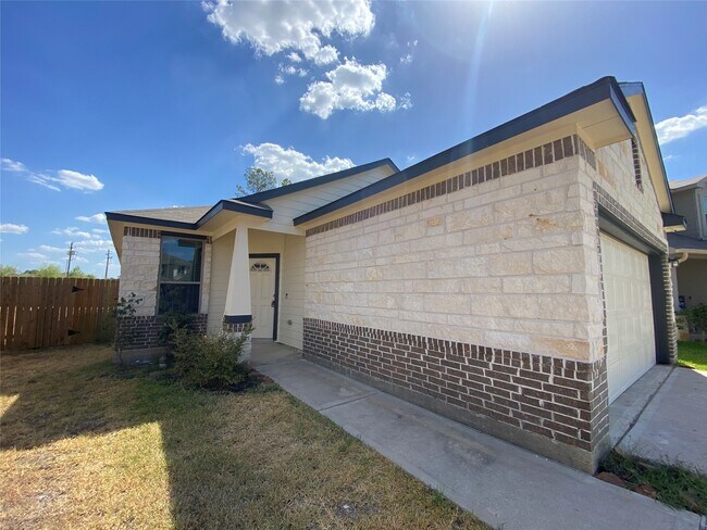 Foto del edificio - 16620 Merry Pines Dr