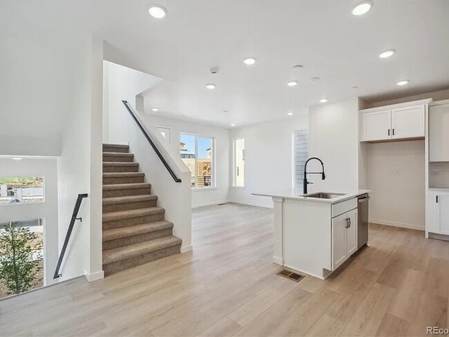 Foto del edificio - 1243 Rhett Dr