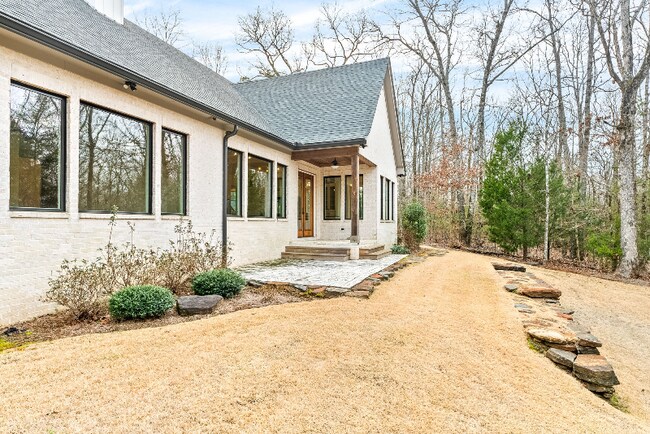 Building Photo - 323 Lee Rd 88