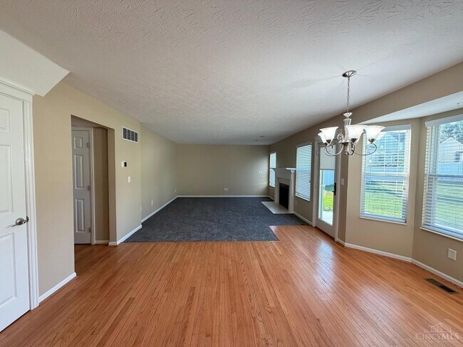 Foto del edificio - 7801 Livingston Dr