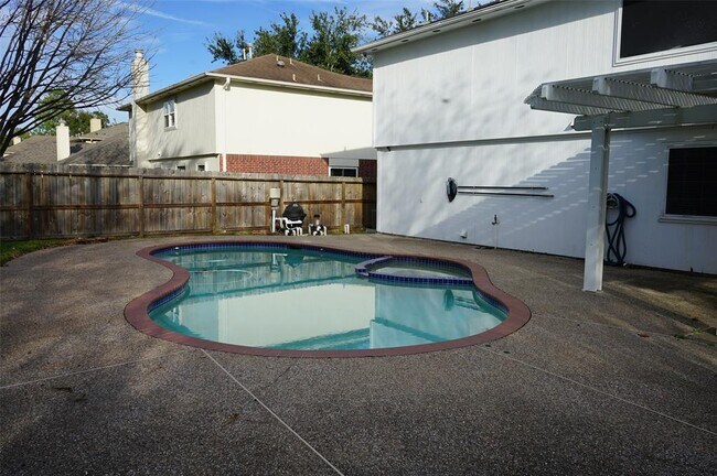 Building Photo - 18807 Timbers Dr