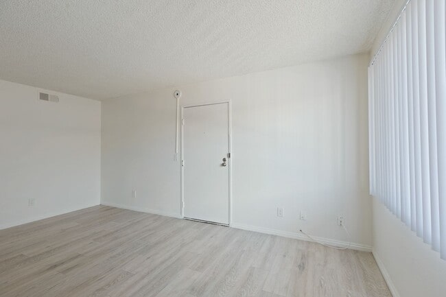 Building Photo - 7233 Loma Verde Ave