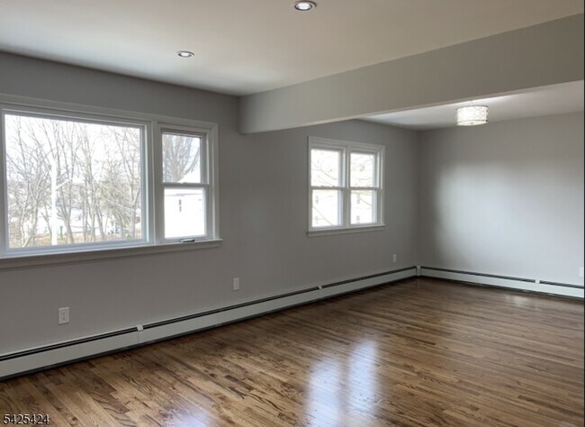 Foto del edificio - 62 Gless Ave