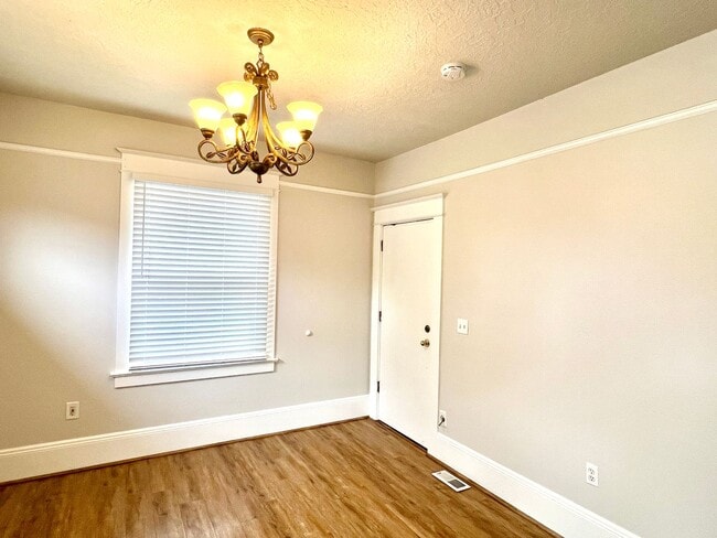Building Photo - Reed Neighborhood Beautifully Renovated 3-...
