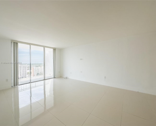 Foto del edificio - 2851 NE 183rd St