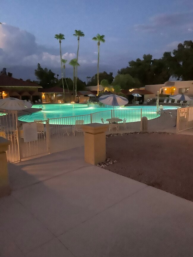 Foto del edificio - 14300 W Bell Rd