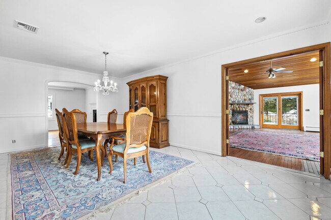 Foto del edificio - 115 Stonehedge Dr N