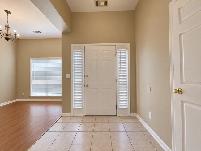 Foto del edificio - 6107 Blackstone Dr