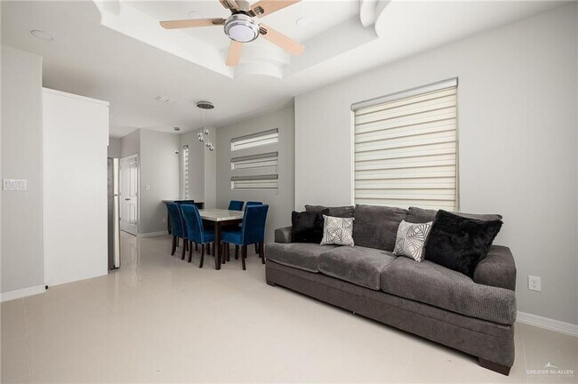 Foto del edificio - 204 W Rutherford Ave