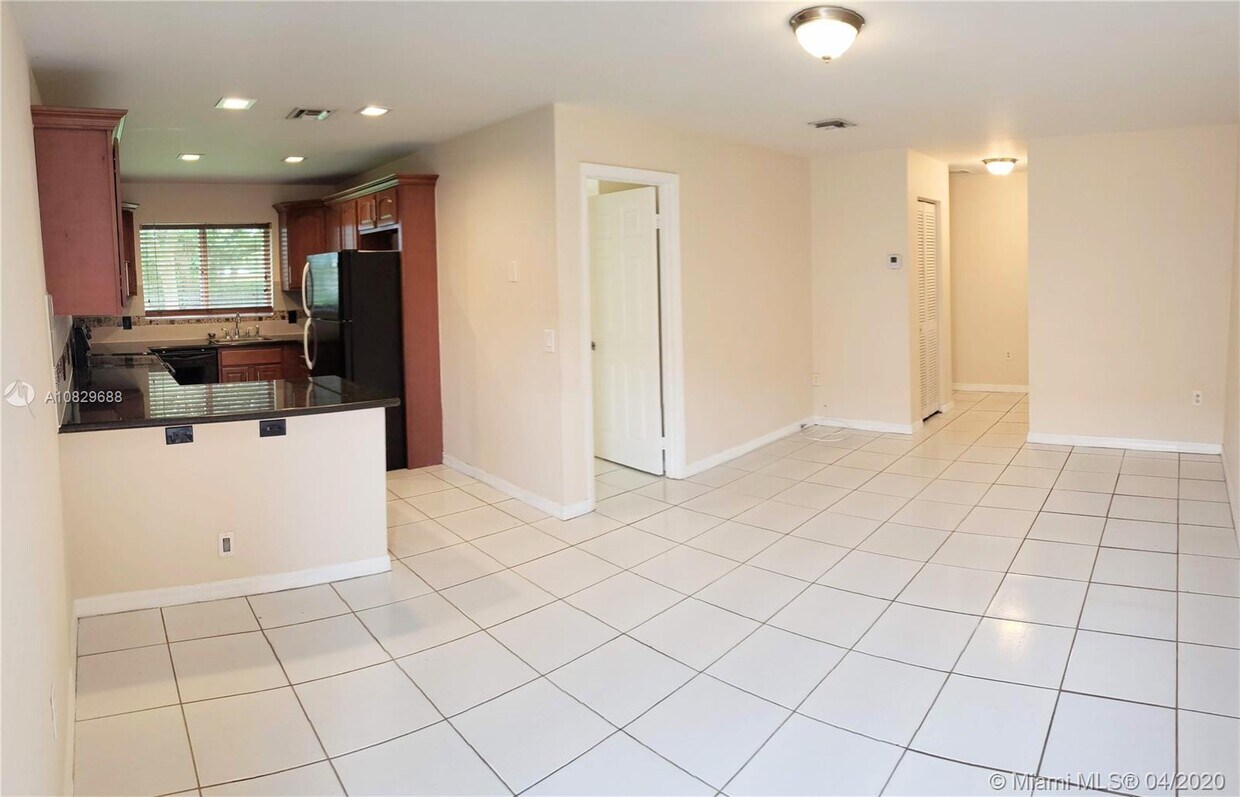 Primary Photo - 2532 NE 184th Terrace