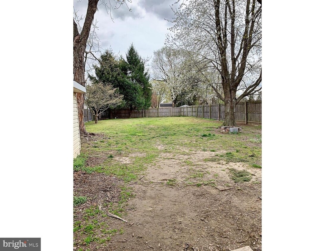 Foto principal - 1016 White Oak Rd