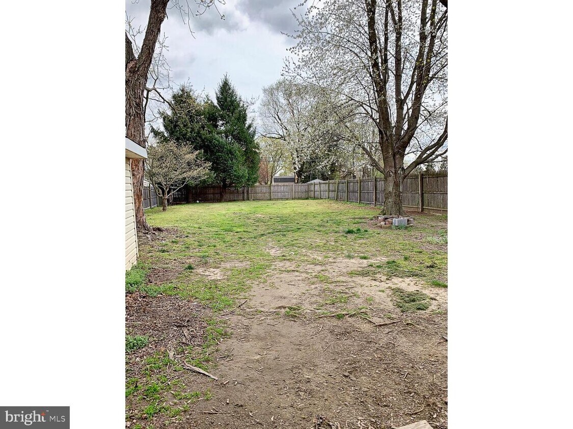 Primary Photo - 1016 White Oak Rd