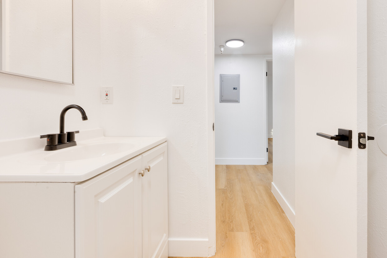 Foto principal - 3296 Franklin Ave