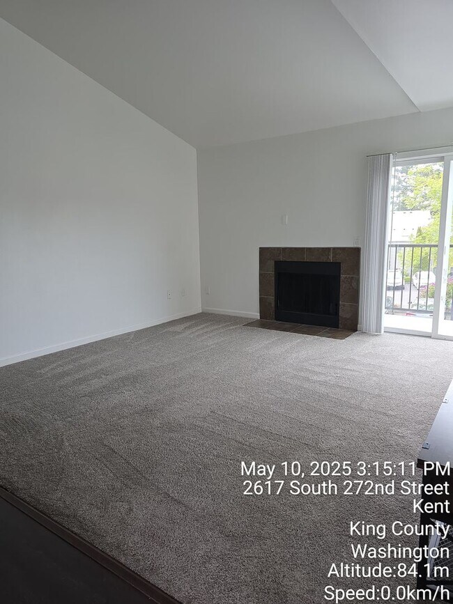 Building Photo - Kent west hill condo - 2 bedroom and 2 bat...