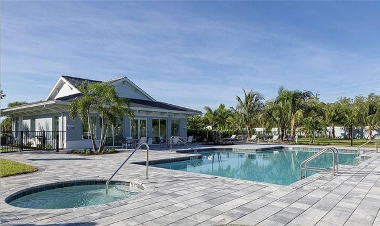 Building Photo - Lake View attached villa 2 bed/2 bath and a den
