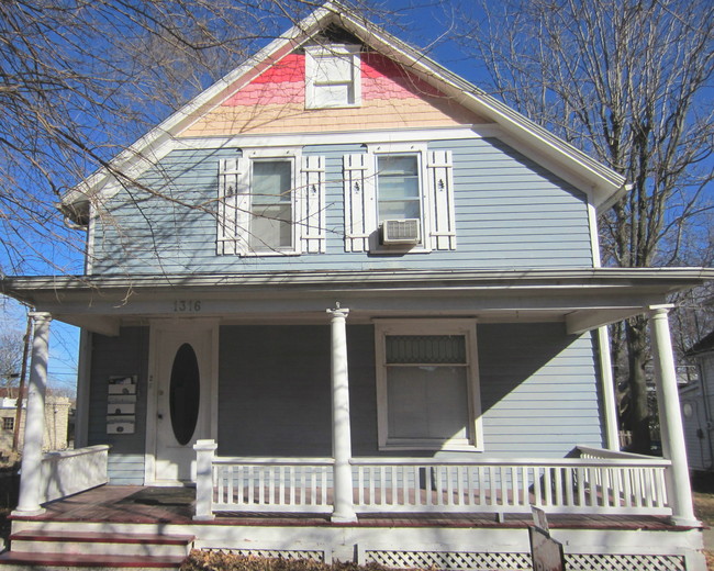 Front view - 1316 Vermont St