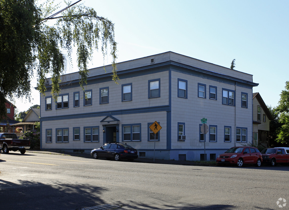 Primary Photo - Sellwood Apartments