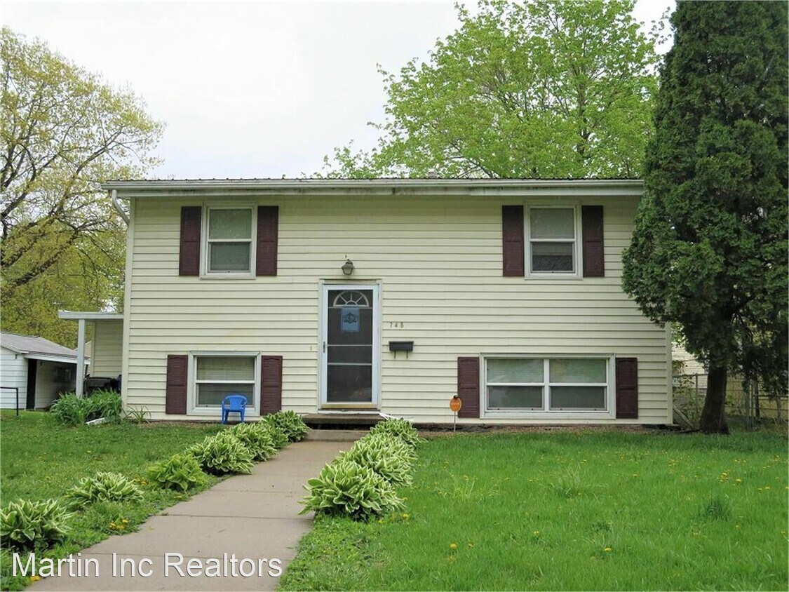 3 br, 2 bath House 748 Sherman Ave House Rental in Waterloo, IA
