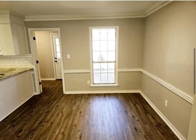 Building Photo - 33 Brock Dr