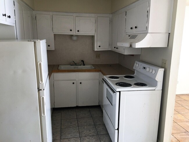 Building Photo - 5400 Stanley Dr