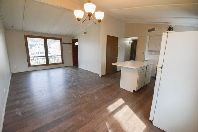 Foto del edificio - Terrific 3 bedroom home with large fenced yard!