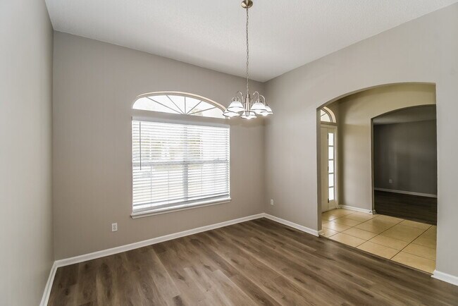 Foto del edificio - 469 Thornberry Rd