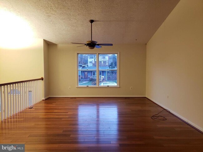Foto del edificio - 724 Hillcrest Dr