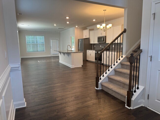 Foto del edificio - Beautiful Four Bedroom Townhouse in Sherri...