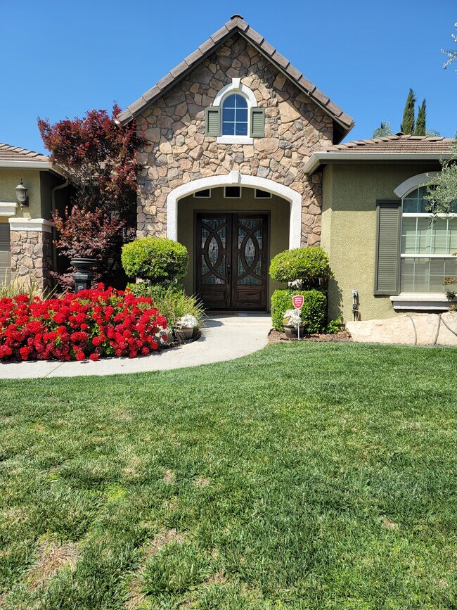 Foto del edificio - 5832 W Buena Vista Ave