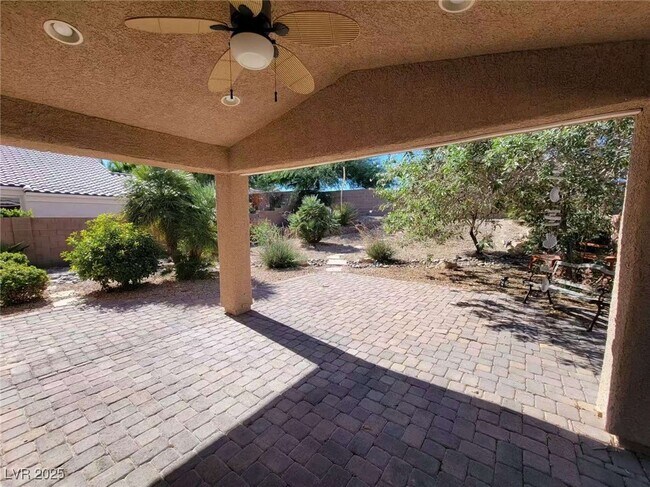 Foto del edificio - 8161 Cane Creek Mill Ct