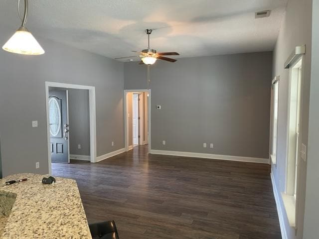 Photo - 305 Macarthur Dr House