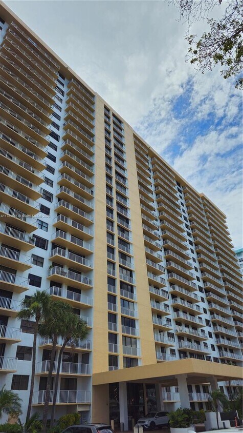 Foto principal - 290 174th St St