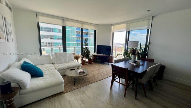 Foto del edificio - 121 NE 34th St