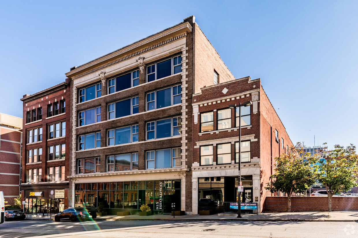 Building Photo - 915 Broadway Apartments