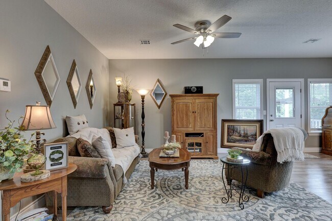 Foto del edificio - UNIT NOW AVAILABLE ! ! 2-BEDROOM 2-BATH DUPLEXES LOCATED IN NEOSHO! $1295.00