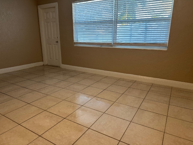 Foto del edificio - 1665 17th Ave N