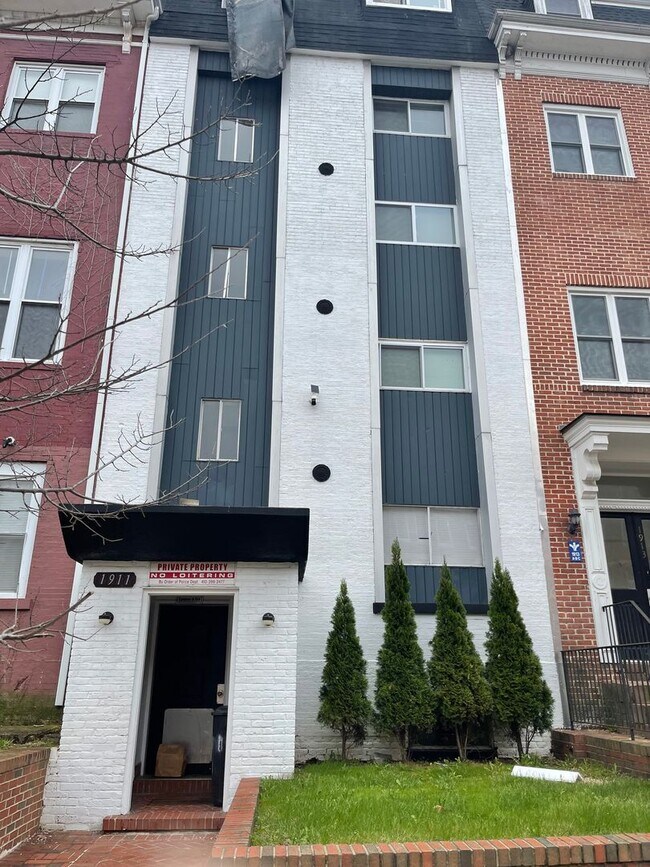 Foto del edificio - 1911 W Baltimore St