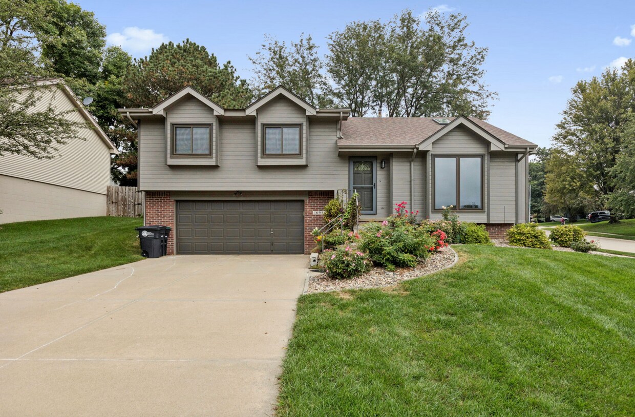 Corner-Lot 3-Bedroom in Rose Garden Estates!! - Corner-Lot 3-Bedroom in Rose Garden Estates!!