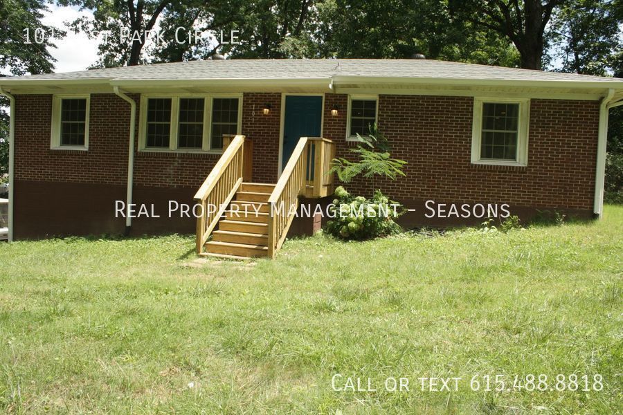 Foto principal - Vintage Ranch with 3 bedrooms, 3 full bath...