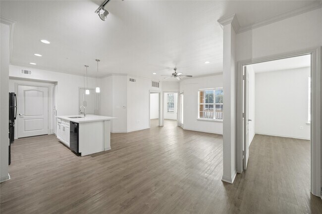 Foto del edificio - 11925 Jones Rd