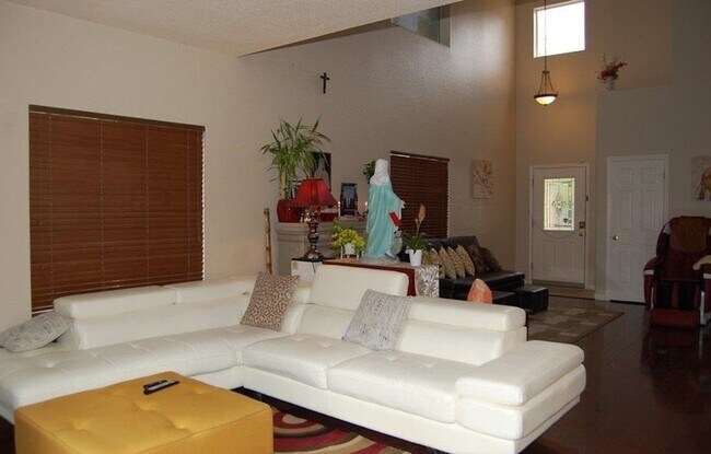 Building Photo - FABULOUS HOME - Beasley - Sky Ranch - Reed...