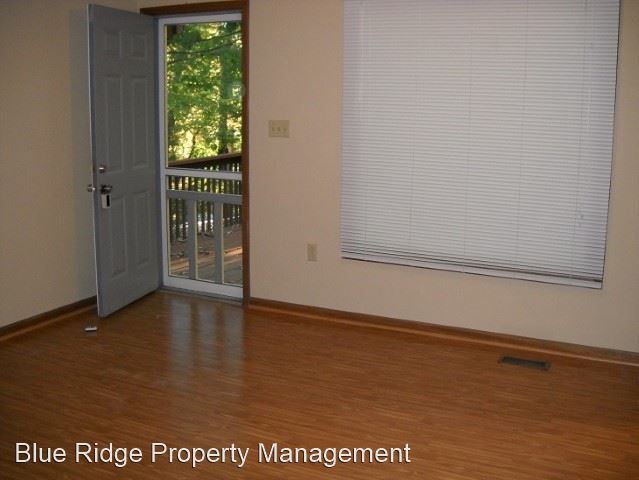Foto del edificio - 3 br, 2 bath House - 1045 Surmount Court