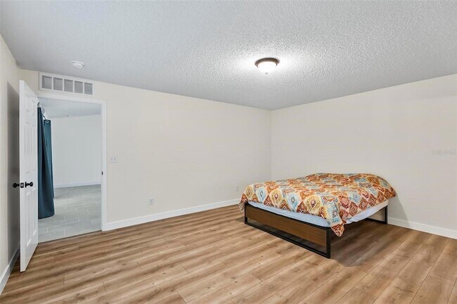 Building Photo - 64 Radcliffe Dr