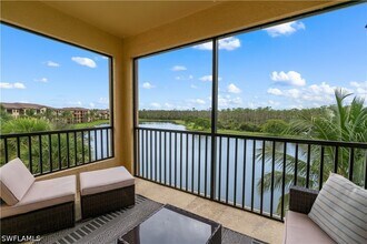 Building Photo - 9735 Acqua Ct
