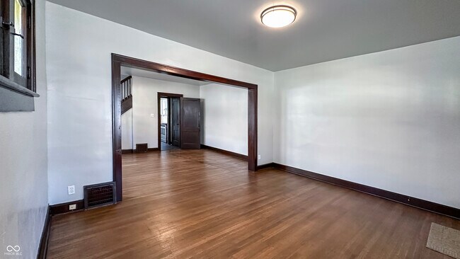 Building Photo - 339 Dequincy St