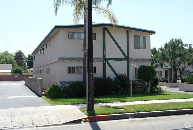 6944 - 6954 Avenida Coldwater Canyon - 6944-6954 Coldwater Canyon Ave