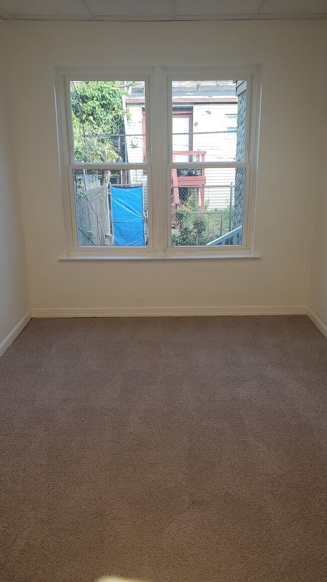 Dormitorio - 2553 Bonaffon St