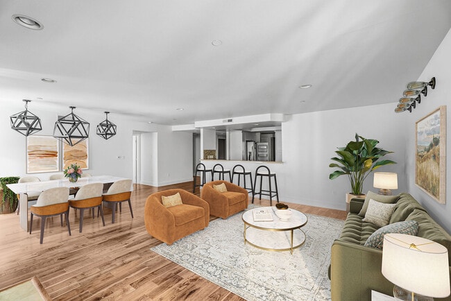 Building Photo - 7249 Franklin Ave