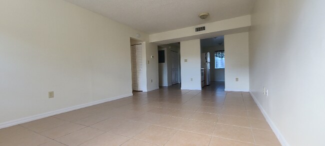 Foto del edificio - 4485 Barna Ave