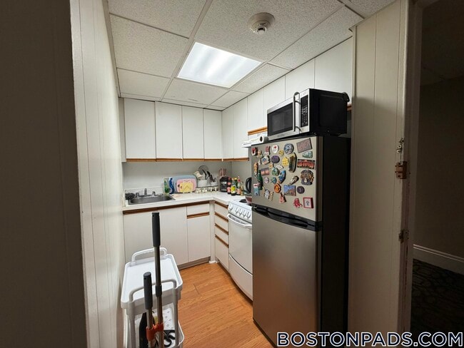 Building Photo - 62 Boylston St
